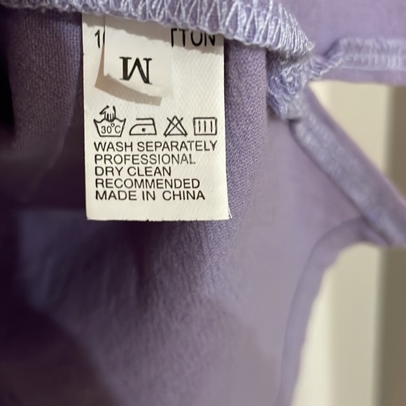 Women’s decorative top with flowers. Short sleeved. Size medium - Picture 6 of 7